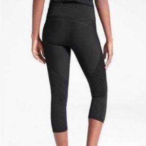 Athleta Stealth‎ Trucool Sculptek X Capri Black Legging work out pant Small